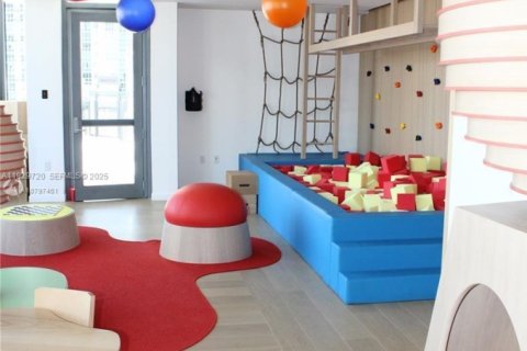 Condominio en alquiler en Miami, Florida, 1 dormitorio, 77.95 m2 № 1988588 - foto 23