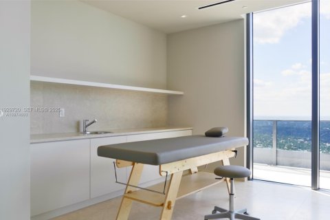 Condominio en alquiler en Miami, Florida, 1 dormitorio, 77.95 m2 № 1988588 - foto 13