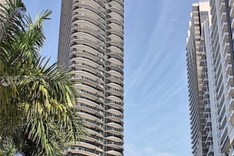 Condominio en alquiler en Miami, Florida, 1 dormitorio, 77.95 m2 № 1988588 - foto 27