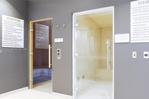 Condominio en alquiler en Miami, Florida, 1 dormitorio, 77.95 m2 № 1988588 - foto 14