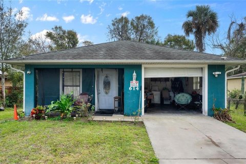 House in New Smyrna Beach, Florida 2 bedrooms, 104.05 sq.m. № 1886436 - photo 1