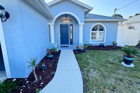 Casa en alquiler en Rotonda, Florida, 3 dormitorios, 106.37 m2 № 1684984 - foto 1