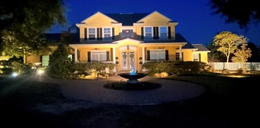 House in Lake Wales, Florida 4 bedrooms, 422.24 sq.m. № 2118419