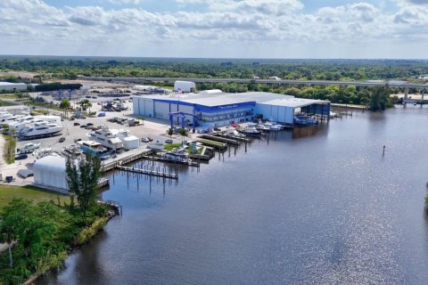 Villa ou maison à vendre à Stuart, Floride: 3 chambres, 183.2 m2 № 1065623 - photo 1