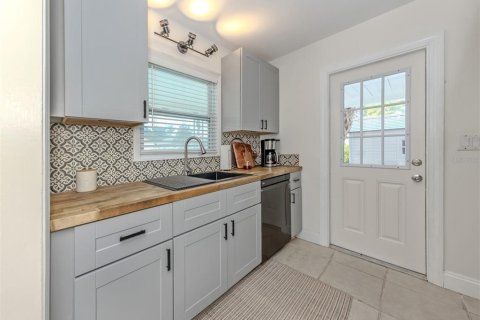 Casa en venta en Venice, Florida, 2 dormitorios, 104.7 m2 № 2215978 - foto 4