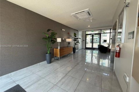 Снять в аренду кондоминиум в Дорал, Флорида 3 спальни, 104.42м2, № 2249819 - фото 2