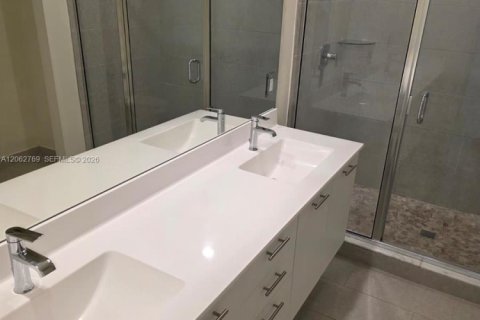 Снять в аренду кондоминиум в Дорал, Флорида 3 спальни, 104.42м2, № 2249819 - фото 19