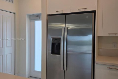 Снять в аренду кондоминиум в Дорал, Флорида 3 спальни, 104.42м2, № 2249819 - фото 10