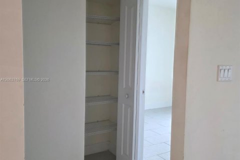Снять в аренду кондоминиум в Дорал, Флорида 3 спальни, 104.42м2, № 2249819 - фото 15