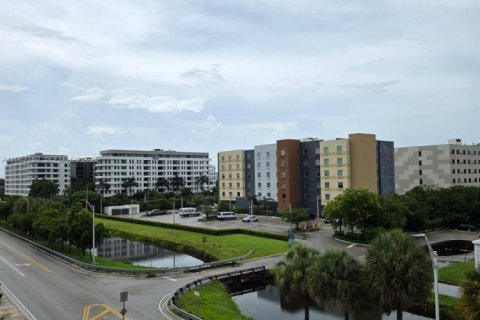 Снять в аренду кондоминиум в Дорал, Флорида 3 спальни, 104.42м2, № 2249819 - фото 25