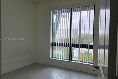Снять в аренду кондоминиум в Дорал, Флорида 3 спальни, 104.42м2, № 2249819 - фото 11