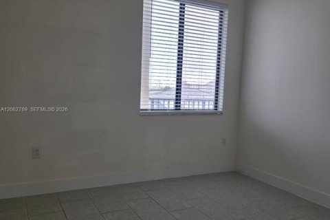 Снять в аренду кондоминиум в Дорал, Флорида 3 спальни, 104.42м2, № 2249819 - фото 12