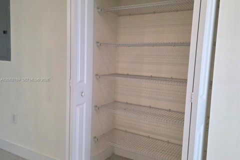 Снять в аренду кондоминиум в Дорал, Флорида 3 спальни, 104.42м2, № 2249819 - фото 17