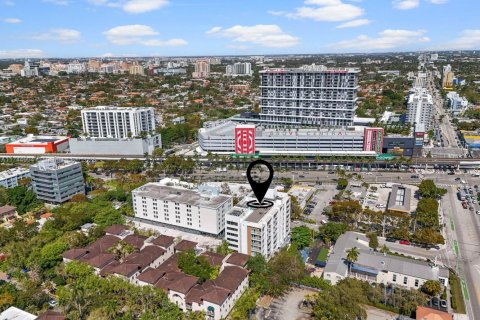 Condo in Miami, Florida, 1 bedroom  № 1979603 - photo 22