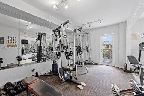 Condo in Miami, Florida, 1 bedroom  № 1979603 - photo 19