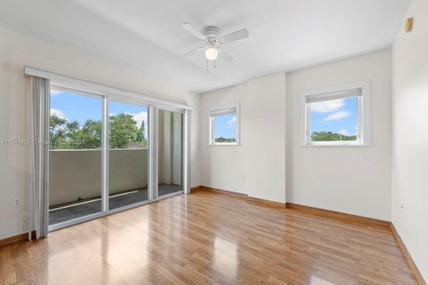 Condo in Miami, Florida, 1 bedroom  № 1979603 - photo 6