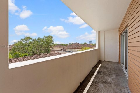 Condo in Miami, Florida, 1 bedroom  № 1979603 - photo 10