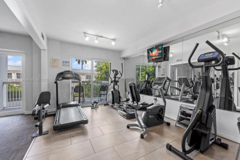 Condo in Miami, Florida, 1 bedroom  № 1979603 - photo 18