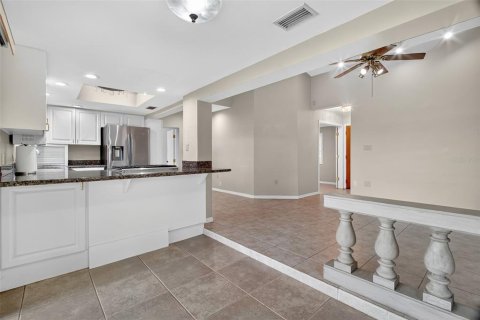 Casa en alquiler en Eustis, Florida, 2 dormitorios, 97.36 m2 № 1915454 - foto 15