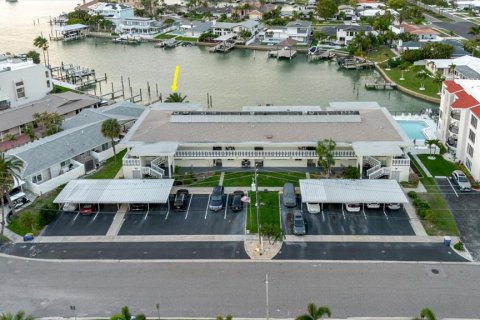 Condominio en Clearwater, Florida, 2 dormitorios № 2106480
