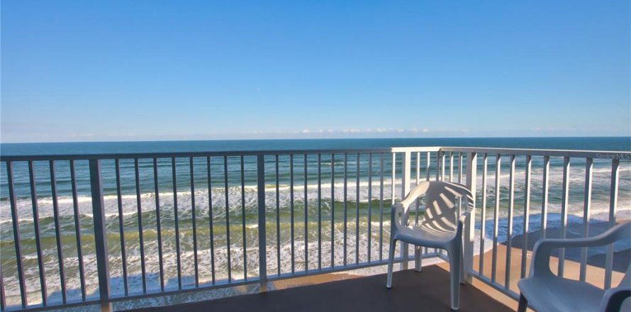 Condo in New Smyrna Beach, Florida, 1 bedroom № 1553474