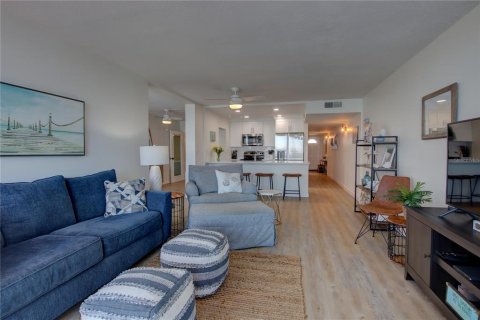 Condo in New Smyrna Beach, Florida, 1 bedroom  № 1553474 - photo 11