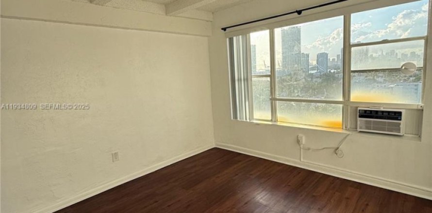 Apartamento en Miami Beach, Florida 154 dormitorios, 9755.85 m2 № 1993025