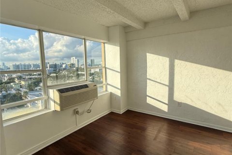 Apartamento en alquiler en Miami Beach, Florida, 154 dormitorios, 9755.85 m2 № 1993025 - foto 4