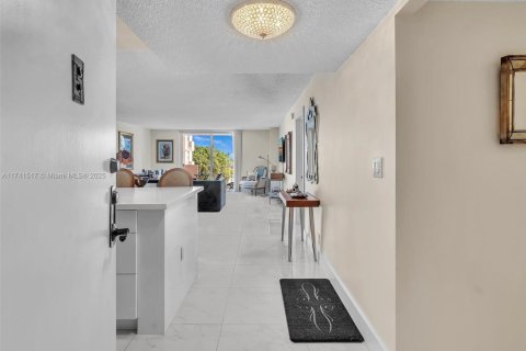 Condominio en venta en Hallandale Beach, Florida, 1 dormitorio, 120.77 m2 № 1710330 - foto 4