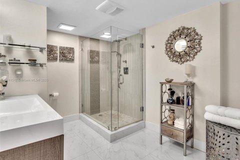 Condominio en venta en Hallandale Beach, Florida, 1 dormitorio, 120.77 m2 № 1710330 - foto 26