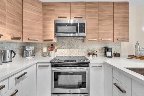 Condominio en venta en Hallandale Beach, Florida, 1 dormitorio, 120.77 m2 № 1710330 - foto 18