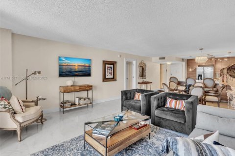 Condominio en venta en Hallandale Beach, Florida, 1 dormitorio, 120.77 m2 № 1710330 - foto 7