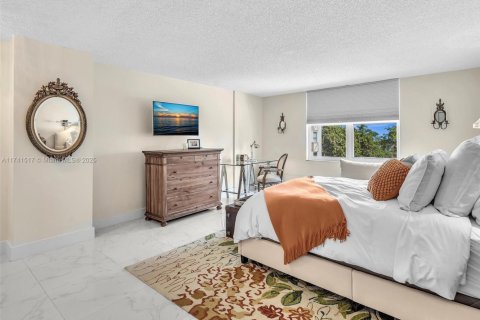 Condominio en venta en Hallandale Beach, Florida, 1 dormitorio, 120.77 m2 № 1710330 - foto 21