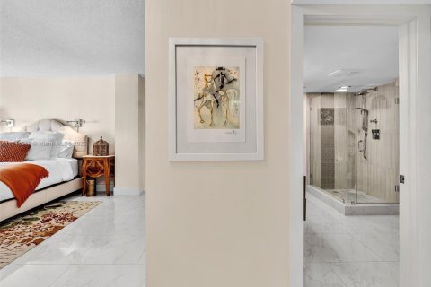 Condominio en venta en Hallandale Beach, Florida, 1 dormitorio, 120.77 m2 № 1710330 - foto 24