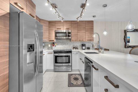 Condominio en venta en Hallandale Beach, Florida, 1 dormitorio, 120.77 m2 № 1710330 - foto 13