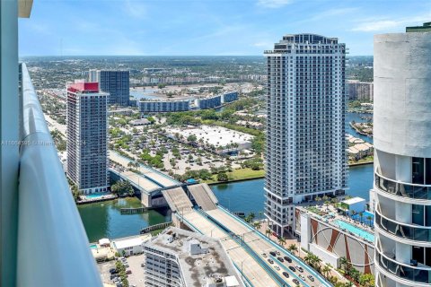 Condominio en venta en Hallandale Beach, Florida, 1 dormitorio, 78.41 m2 № 2076987 - foto 20
