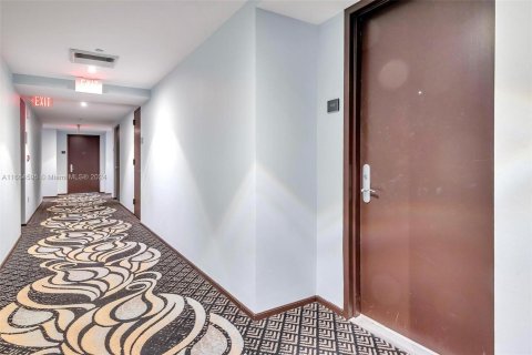 Condominio en venta en Hallandale Beach, Florida, 1 dormitorio, 78.41 m2 № 2076987 - foto 6