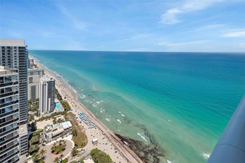 Condominio en venta en Hallandale Beach, Florida, 1 dormitorio, 78.41 m2 № 2076987 - foto 16