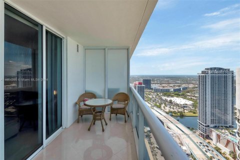 Condominio en venta en Hallandale Beach, Florida, 1 dormitorio, 78.41 m2 № 2076987 - foto 19
