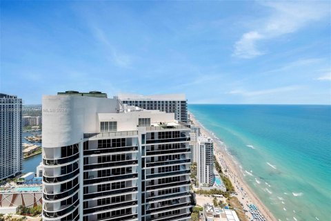Condominio en venta en Hallandale Beach, Florida, 1 dormitorio, 78.41 m2 № 2076987 - foto 18