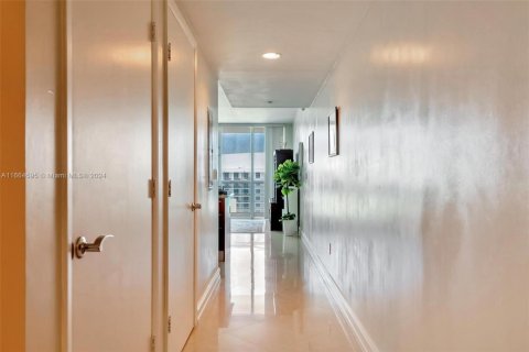 Condominio en venta en Hallandale Beach, Florida, 1 dormitorio, 78.41 m2 № 2076987 - foto 5