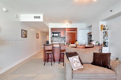 Condominio en venta en Hallandale Beach, Florida, 1 dormitorio, 78.41 m2 № 2076987 - foto 11
