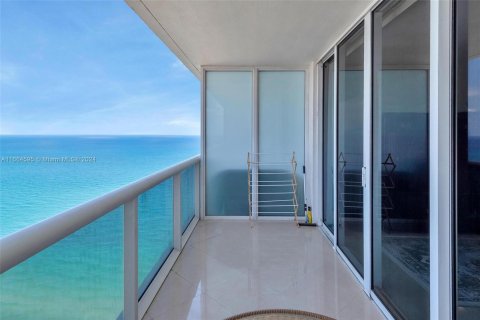 Condominio en venta en Hallandale Beach, Florida, 1 dormitorio, 78.41 m2 № 2076987 - foto 17