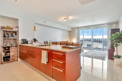 Condominio en venta en Hallandale Beach, Florida, 1 dormitorio, 78.41 m2 № 2076987 - foto 3