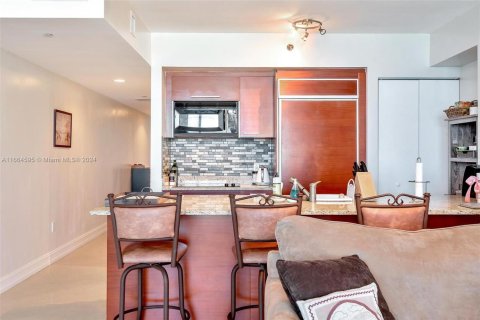 Condominio en venta en Hallandale Beach, Florida, 1 dormitorio, 78.41 m2 № 2076987 - foto 25