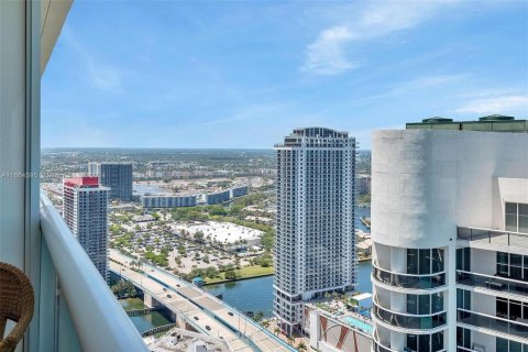 Condominio en venta en Hallandale Beach, Florida, 1 dormitorio, 78.41 m2 № 2076987 - foto 14