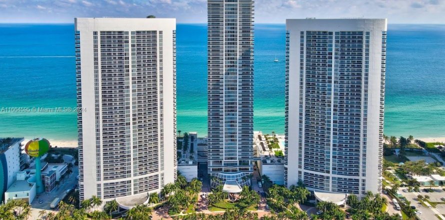 Condominio en Hallandale Beach, Florida, 1 dormitorio  № 2076987
