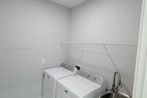 Снять в аренду виллу или дом в Кейп-Корал, Флорида 3 спальни, № 1990727 - фото 14