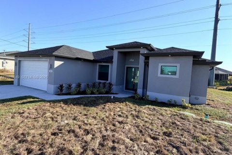 Снять в аренду виллу или дом в Кейп-Корал, Флорида 3 спальни, № 1990727 - фото 2