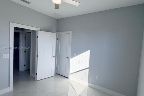 Снять в аренду виллу или дом в Кейп-Корал, Флорида 3 спальни, № 1990727 - фото 17